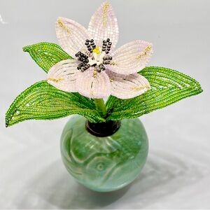 Small Hand Made Beaded Opposable Flower Pot Figurine Floral Plant Decor 5.5 in